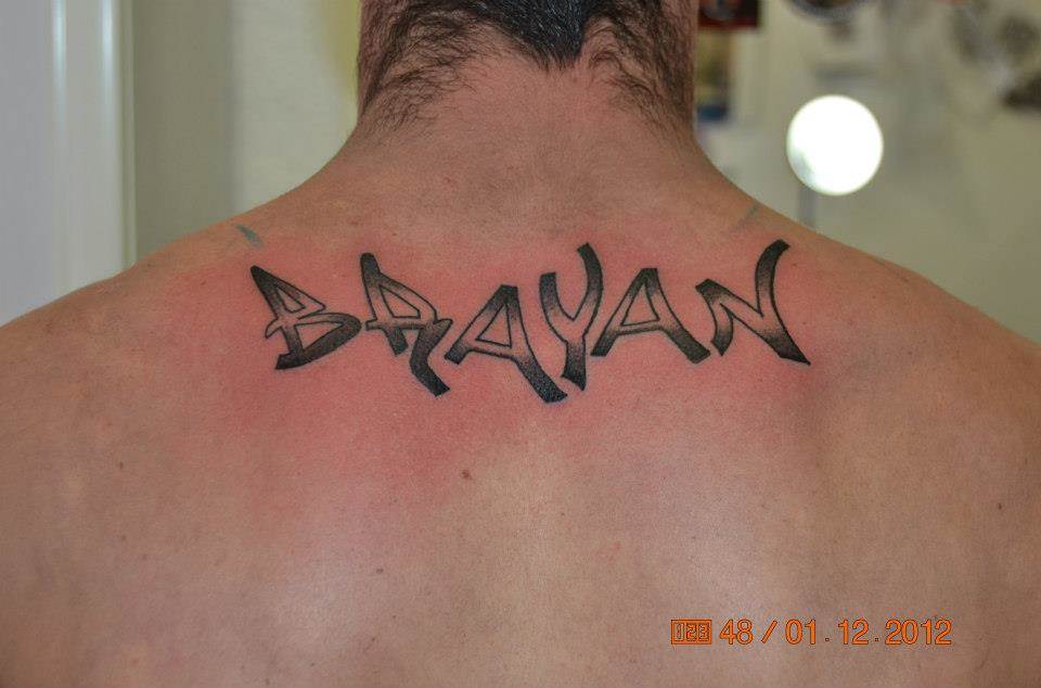 Tattoo Alicante - nombre espalda