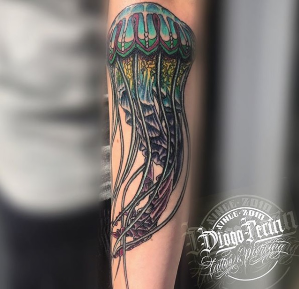 #jellyfish #jellyfishcolour #tattooalicante #tattoosantapola #tattoomedusa