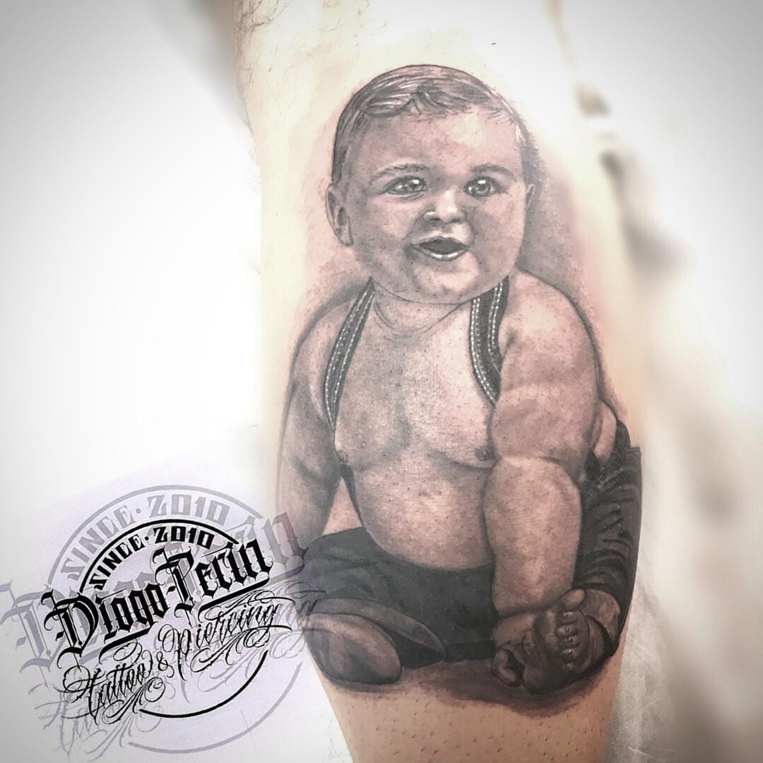 retrato realista tattoo alicante blanco y negro byn tatuaje niño